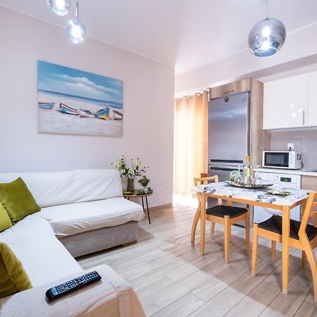 Family Apartment Near Port 比雷埃夫斯 外观 照片