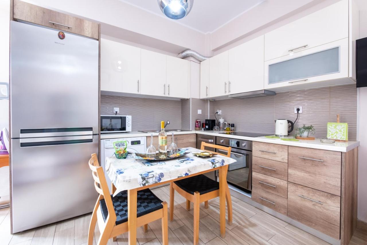 Family Apartment Near Port 比雷埃夫斯 外观 照片